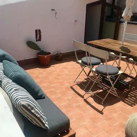 Olivella Con Terrazza Lägenhet